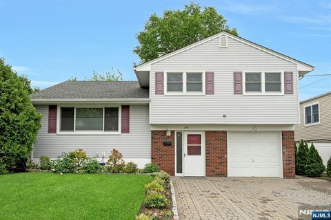 Photo of 320 W Clinton Avenue, Bergenfield, NJ 07621 (MLS # 26016313)