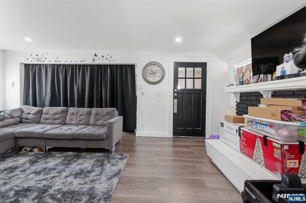 Photo of 130 Carolina Avenue, Newark, NJ 07106 (MLS # 26015101)