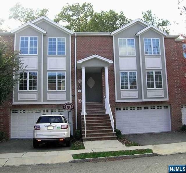 20 Skymark Ct, Upper Saddle River, New Jersey - 3 Bedrooms  
4 Bathrooms  
7 Rooms - 