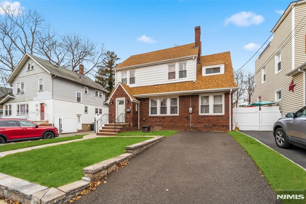 Photo of 28 Niagara Street, Dumont, NJ 07628 (MLS # 25041924)