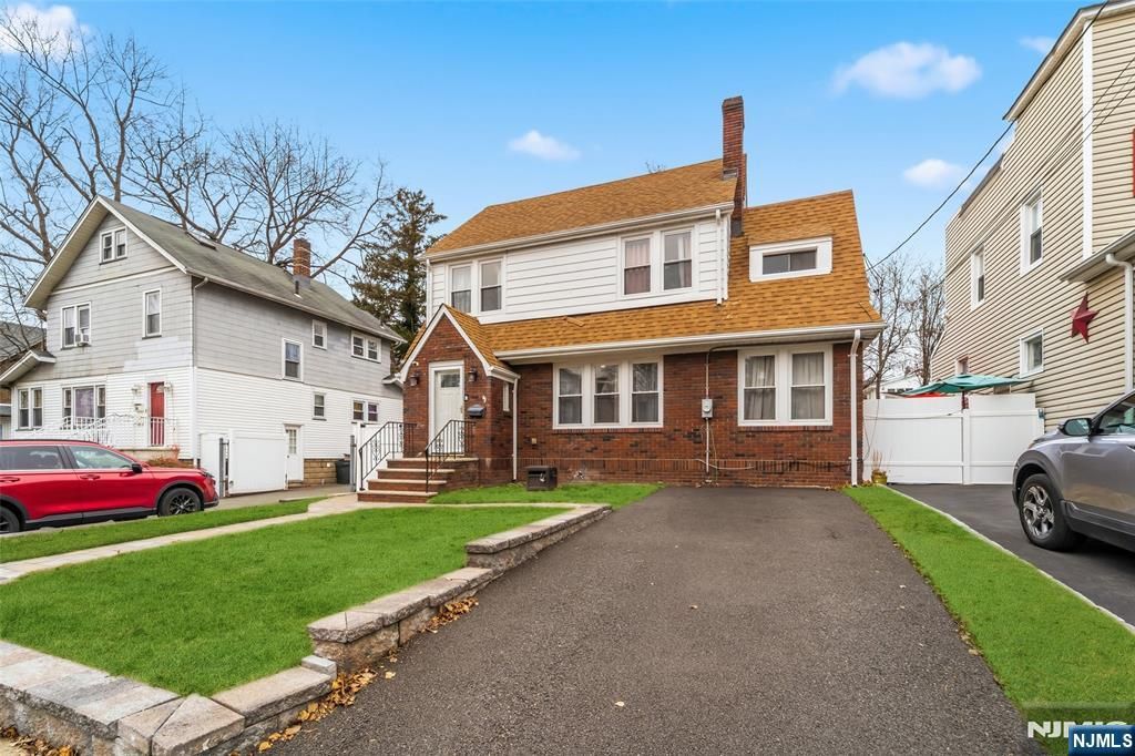 Photo of 28 Niagara Street, Dumont, NJ 07628 (MLS # 25041924)