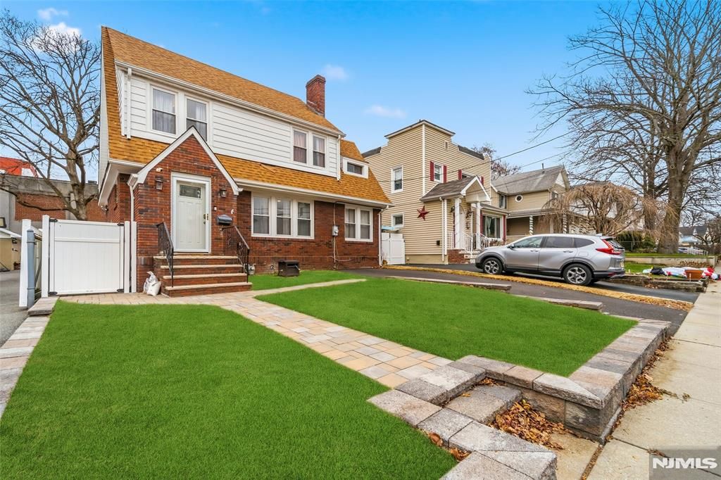 Photo of 28 Niagara Street, Dumont, NJ 07628 (MLS # 25041924)