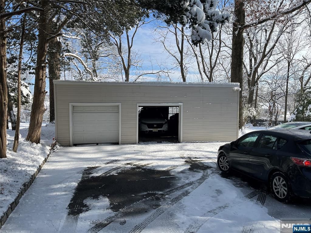 Photo of 95 Hillside, Livingston, NJ 07039 (MLS # 26004561)