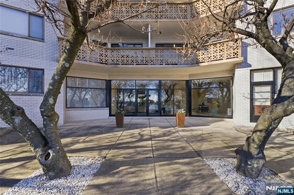 Photo of 1375 River Road, Edgewater, NJ 07020 (MLS # 25043801)