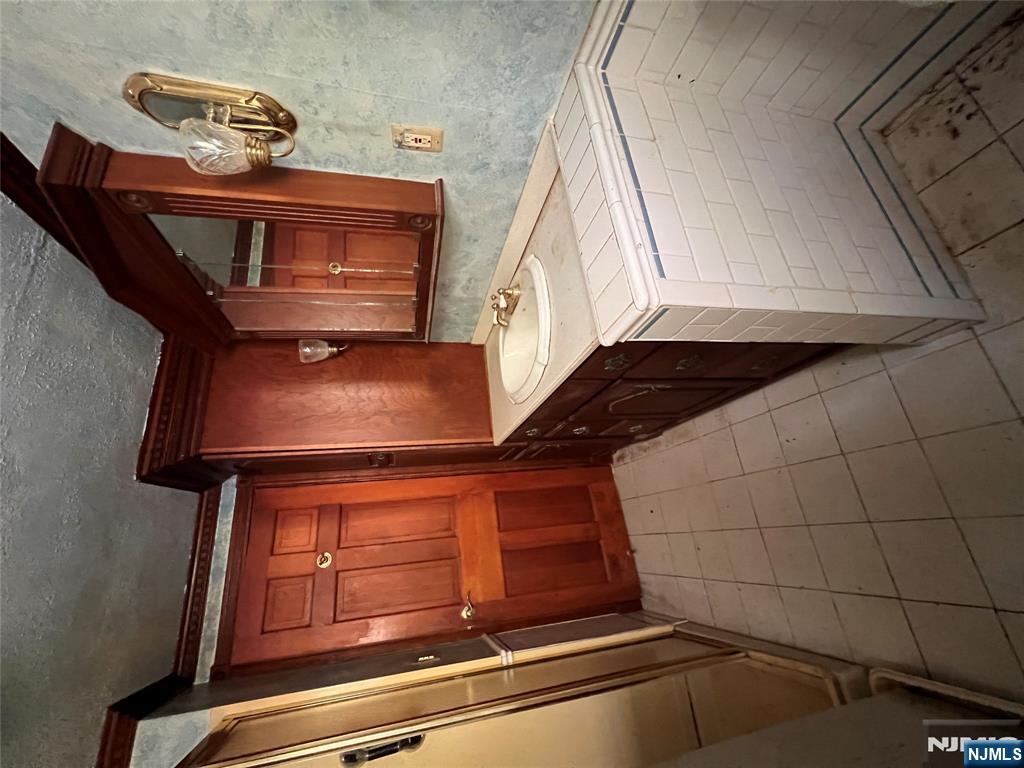 900 Primrose Path
