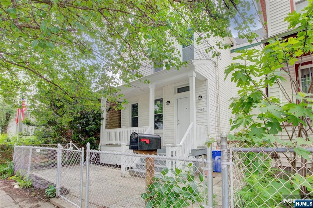 1709 48th Street, North Bergen, New Jersey - 3 Bedrooms  
2 Bathrooms  
5 Rooms - 