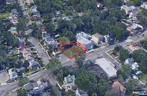Photo of 192 W Englewood Avenue, Englewood, NJ 07631 (MLS # 25026961)