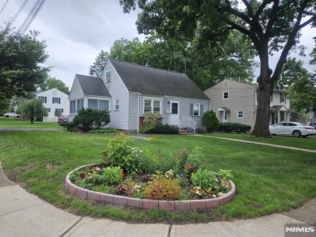 417 Sheffield Rd, Ridgewood, New Jersey - 4 Bedrooms  
2 Bathrooms  
6 Rooms - 