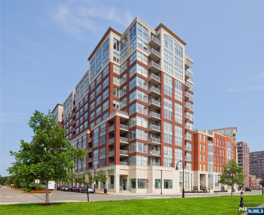 Welcome to this 1BR/1.5BA, 895 sq. ft. home in luxury waterfront complex, 1125 Maxwell Lane.