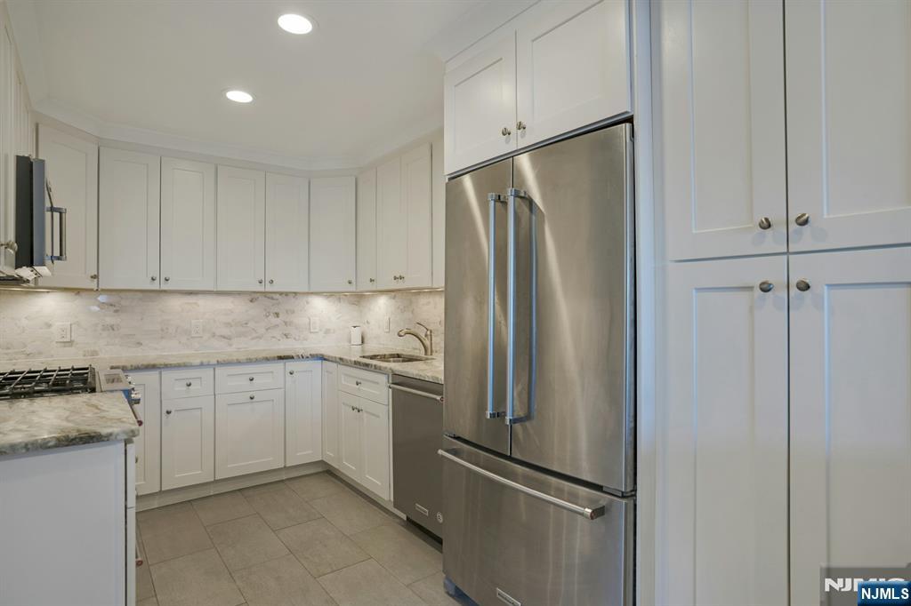 1 Columbus Place 1