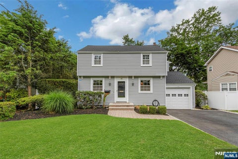 Photo of 15 Colonial Road, Tenafly, NJ 07670 (MLS # 26016507)