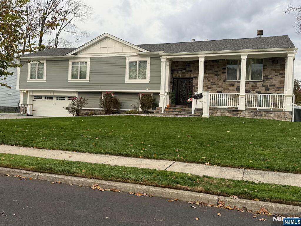 Photo of 277 Columbia Terrace, Paramus, NJ 07652 (MLS # 26011257)