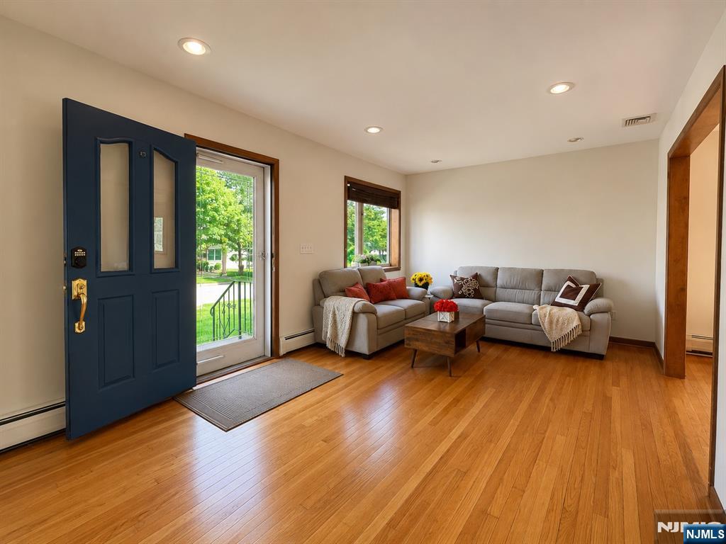 317 Hillcrest
