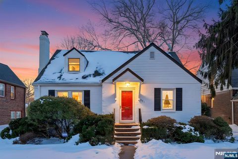 Photo of 951 Darien Terrace, Teaneck, NJ 07666 (MLS # 26004674)