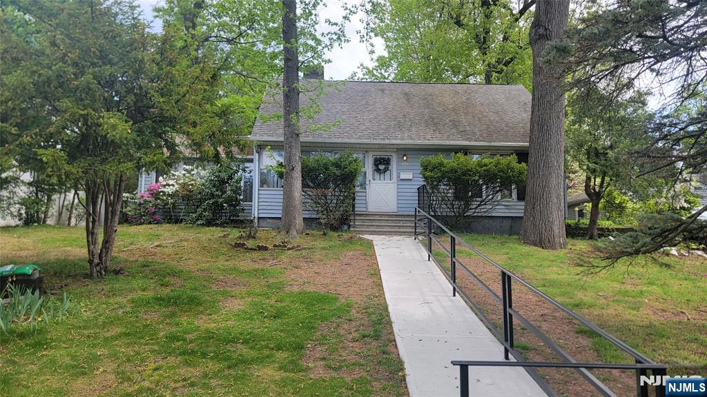 Property for Sale at 209 Crest Drive, Paramus, New Jersey - Bedrooms: 2 
Bathrooms: 1 
Rooms: 5  - $749,000