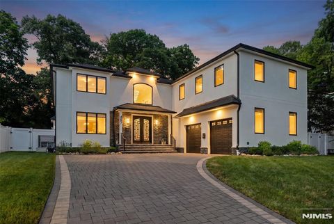 Photo of 457 Lincoln Drive, Paramus, NJ 07652 (MLS # 26022357)