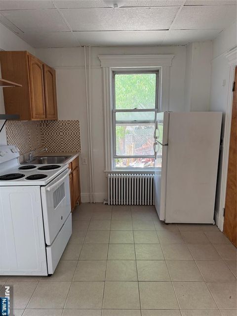 Photo of 1650 John St #1, Fort Lee, NJ 07024 (MLS # 26013440)