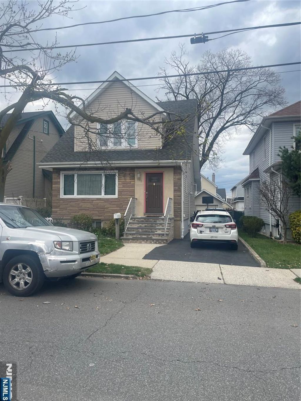 Photo of 521 Olympia Avenue, Cliffside Park, NJ 07010 (MLS # 26010617)