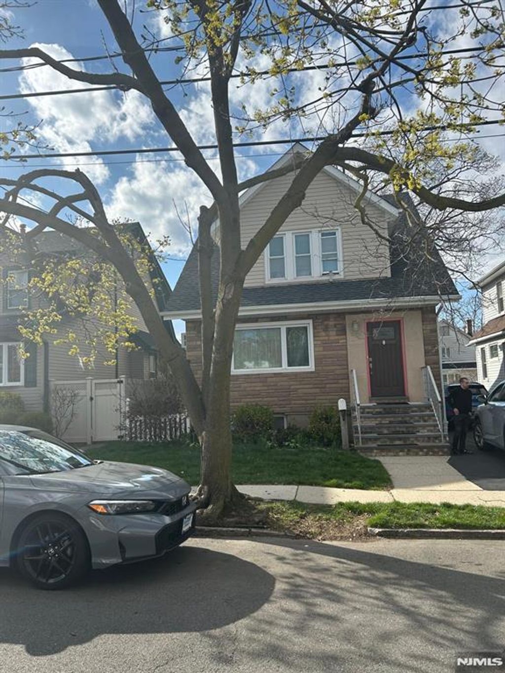 Photo of 521 Olympia Avenue, Cliffside Park, NJ 07010 (MLS # 26010617)