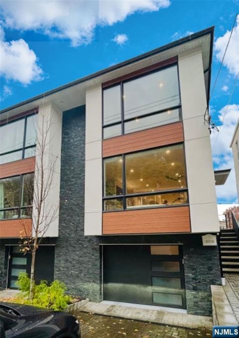 Photo of 391 Undercliff Ave #B, Edgewater, NJ 07020 (MLS # 26002717)