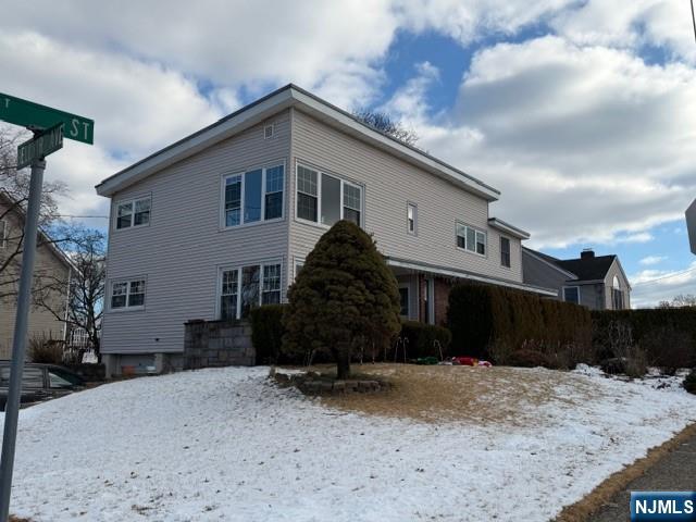 6-25 1st Street 2nd Floor