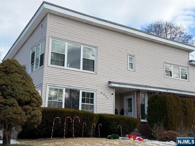 6-25 1st Street 2nd Floor