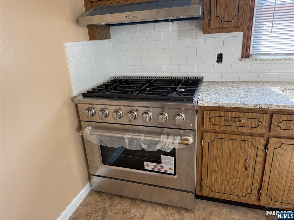 Lodi, New Jersey 07644, United States, 2 Bedrooms Bedrooms, ,1 BathroomBathrooms,Residential,Pending,189507