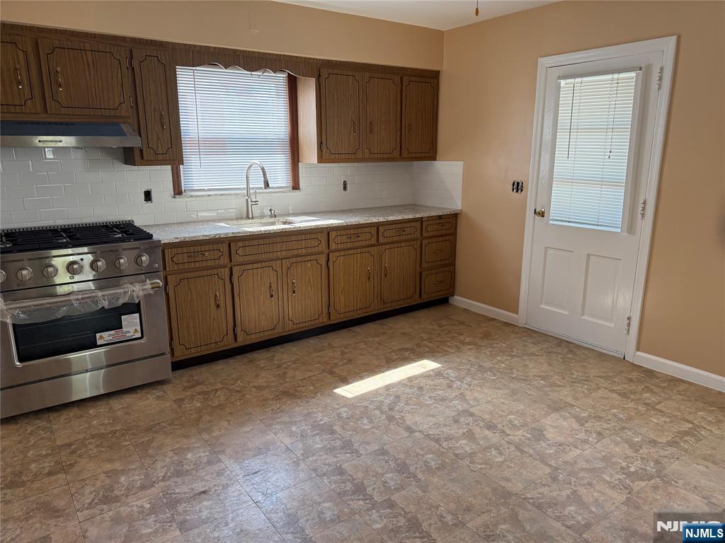 Lodi, New Jersey 07644, United States, 2 Bedrooms Bedrooms, ,1 BathroomBathrooms,Residential,Pending,189507