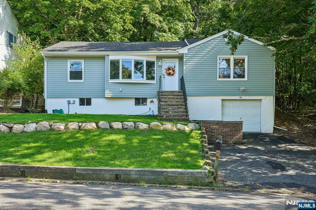 102 Hiawatha Boulevard
