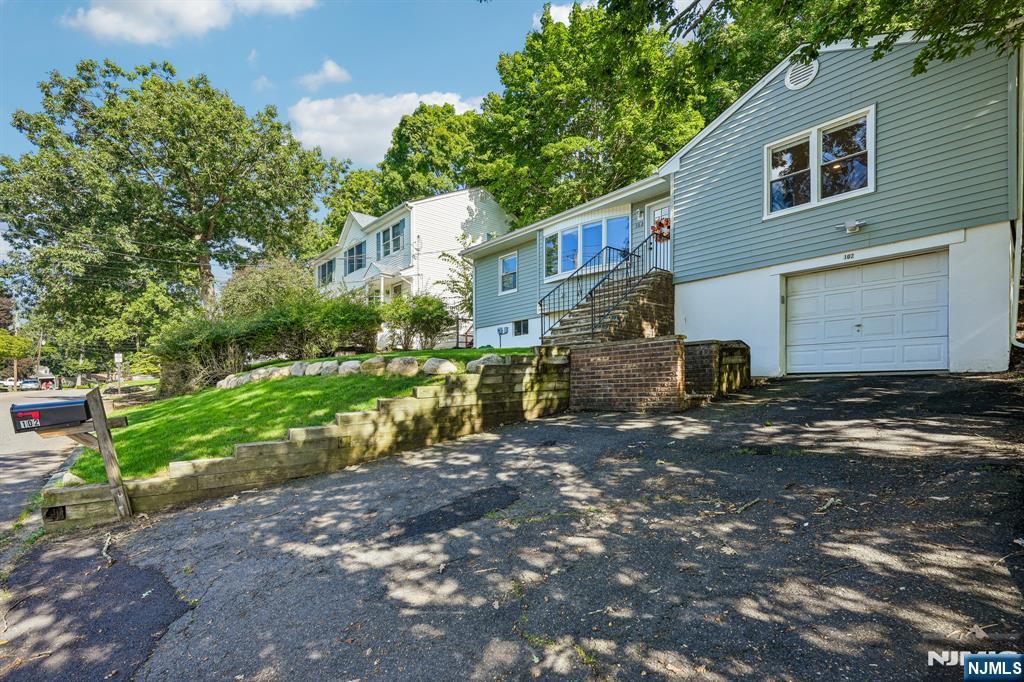 102 Hiawatha Boulevard