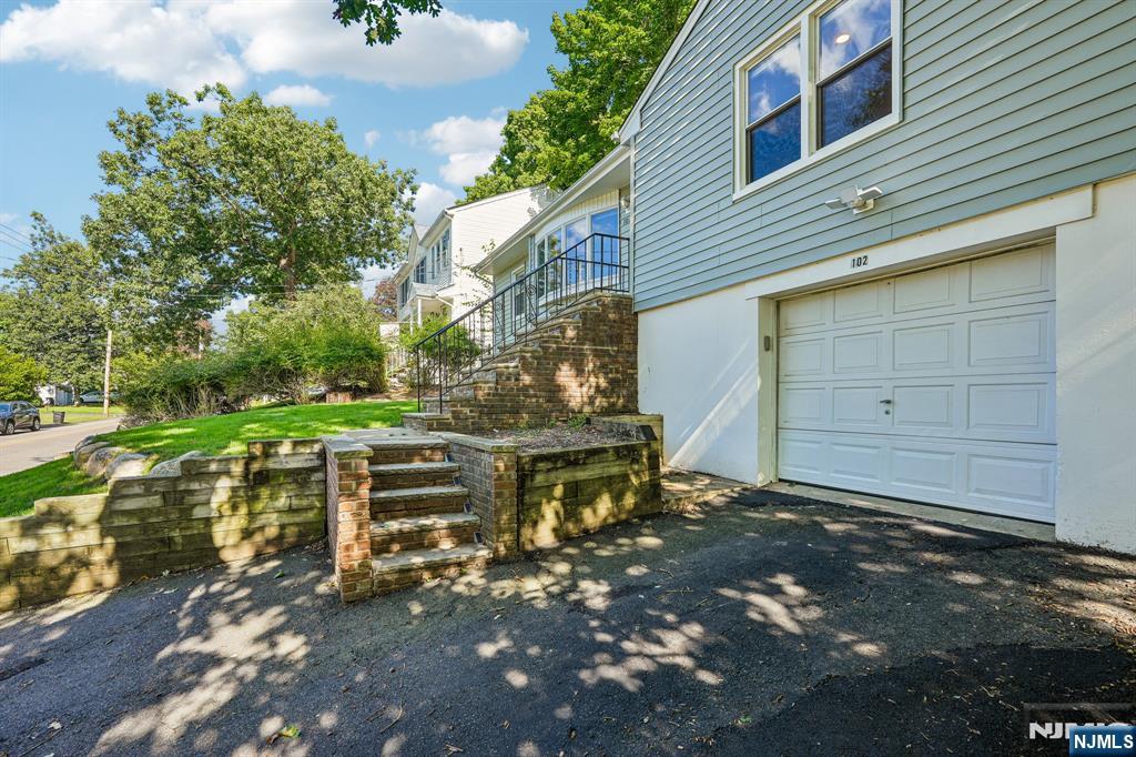 102 Hiawatha Boulevard