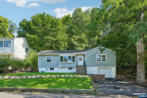 Photo of 102 Hiawatha Boulevard, Oakland, NJ 07436 (MLS # 26034746)