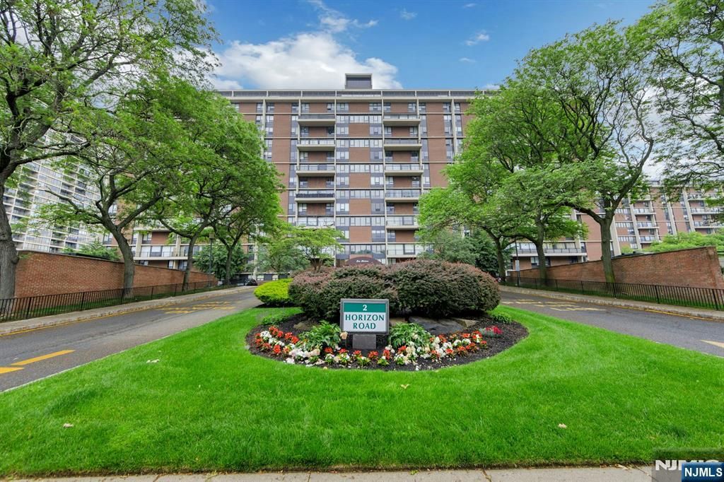 Photo of 2 Horizon Rd #626, Fort Lee, NJ 07024 (MLS # 26000873)