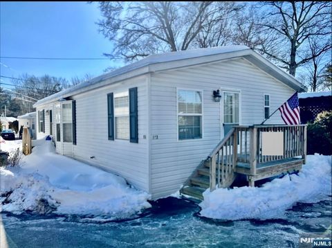 Photo of 600 Pulis Ave, Mahwah, NJ 07430 (MLS # 26006187)