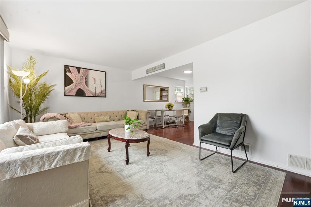 37 Forest Avenue