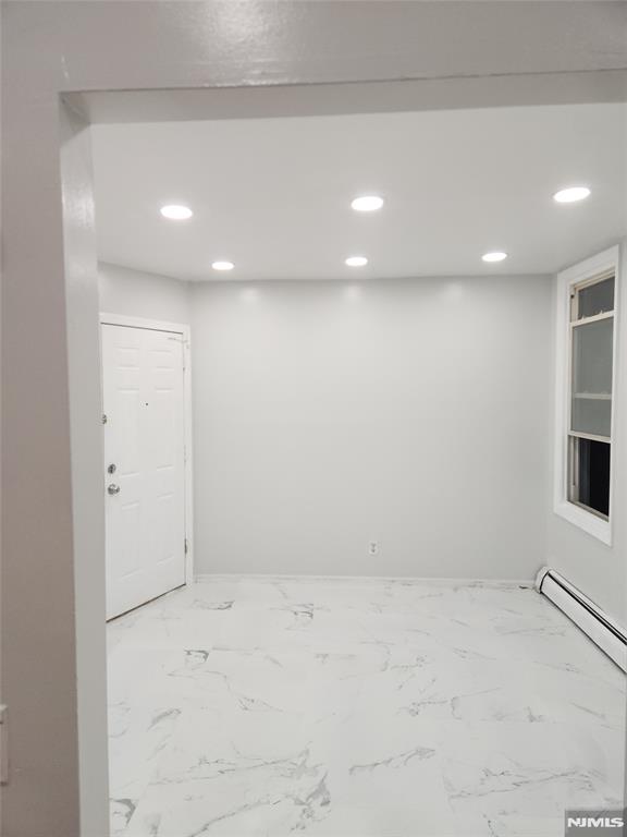 Bayonne, New Jersey 07002, United States, 2 Bedrooms Bedrooms, ,1 BathroomBathrooms,Residential,Active,251465