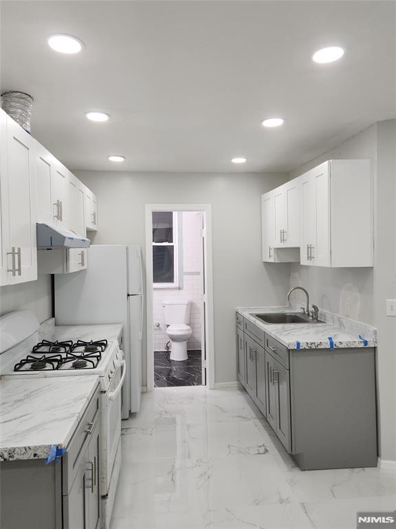 Bayonne, New Jersey 07002, United States, 2 Bedrooms Bedrooms, ,1 BathroomBathrooms,Residential,Active,251465