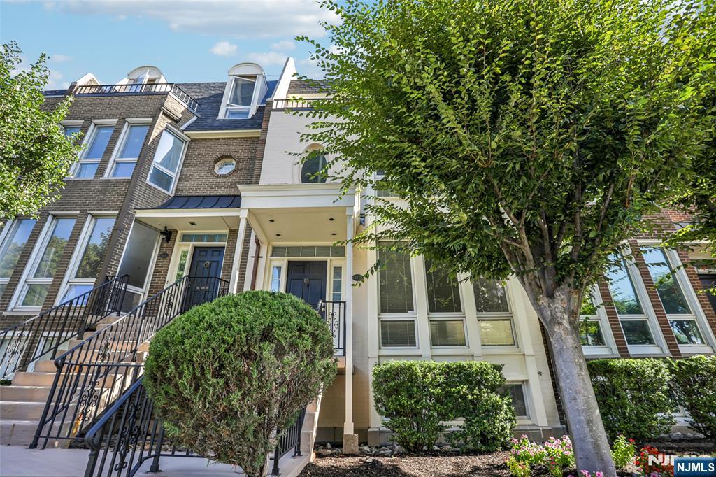 185 Kensington Drive