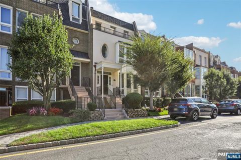 185 Kensington Drive Fort Lee NJ 07024