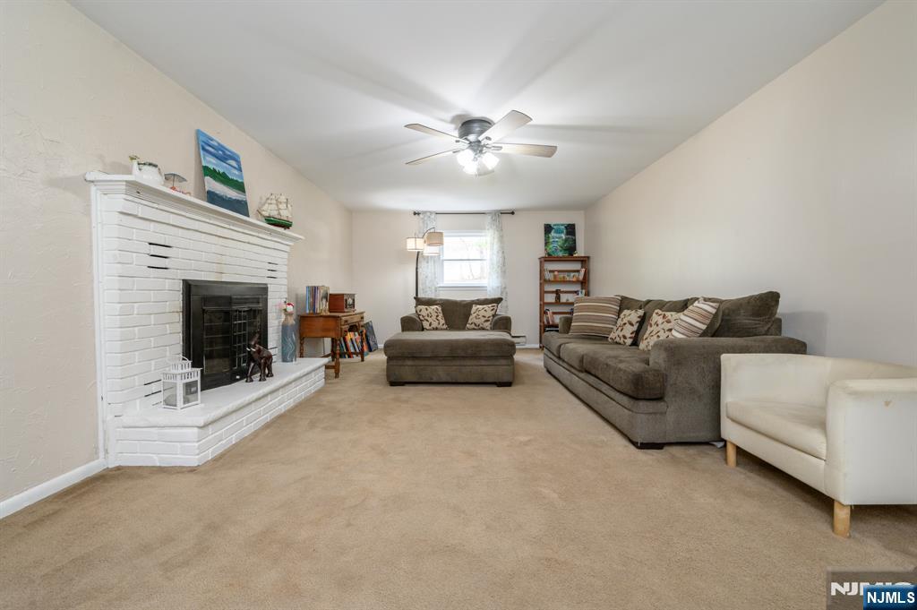 1 Running Hills Drive