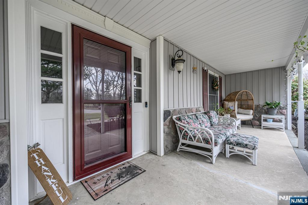 1 Running Hills Drive