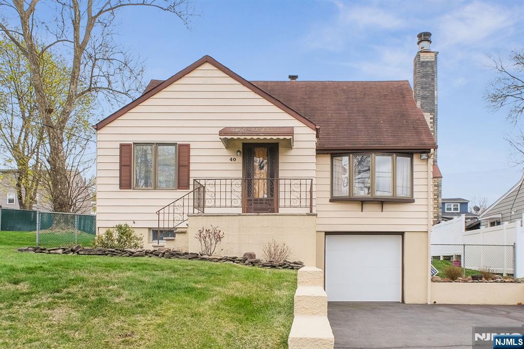Property for Sale at 40 Ridgeview Drive, Woodland Park, New Jersey - Bedrooms: 3 
Bathrooms: 1 
Rooms: 7  - $459,000