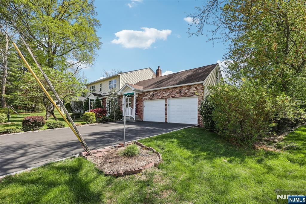 Photo of 34 Brian Road, West Caldwell, NJ 07006 (MLS # 25013282)