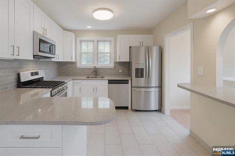 119 W Hudson Avenue, Englewood, NJ 07631 - MLS#: 25012132