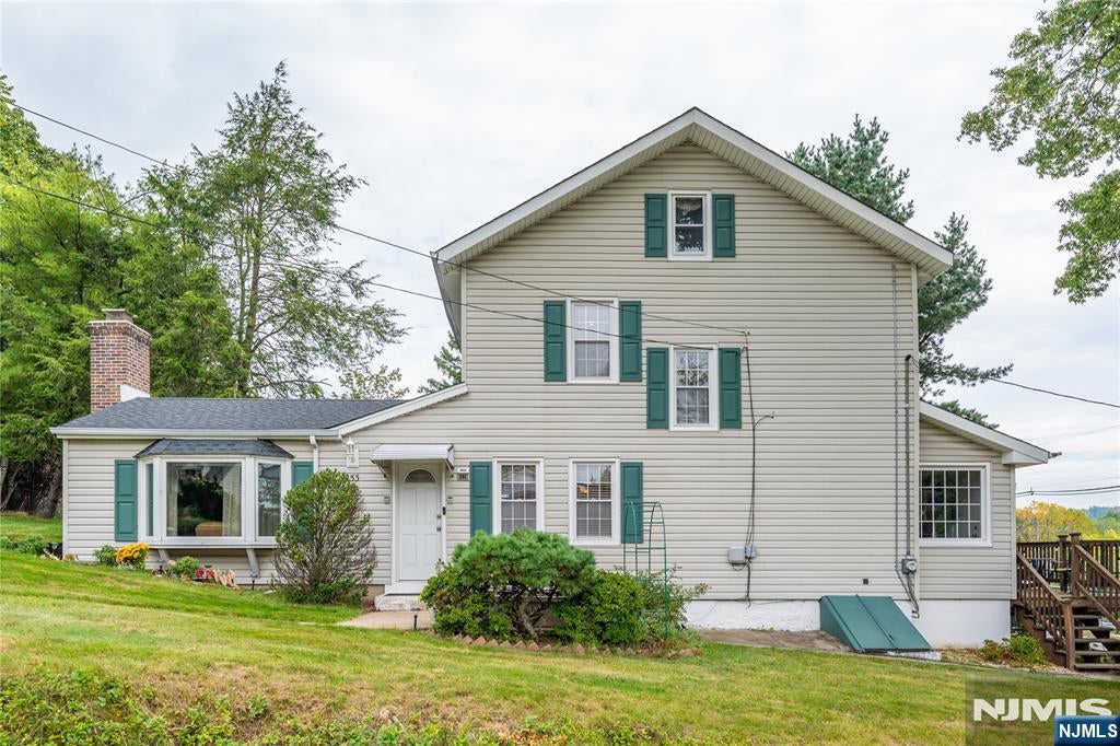 255 Pleasant Valley Way