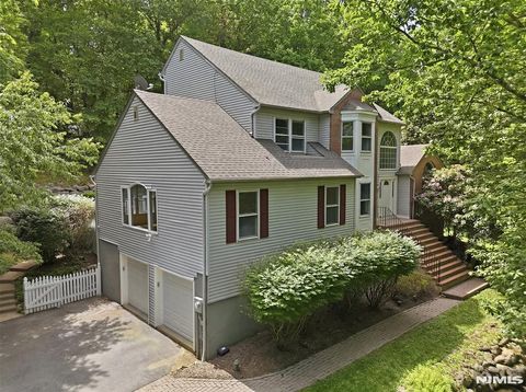 Photo of 20 Indian Run Road, Washington Township (1438), NJ 07853 (MLS # 26023488)