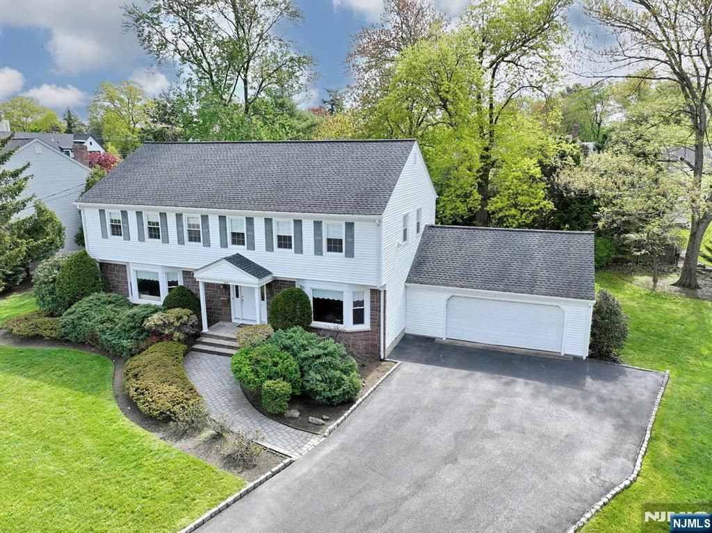 Photo of 544 Hague Court, Oradell, NJ 07649 (MLS # 26015328)