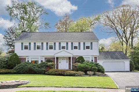 Photo of 544 Hague Court, Oradell, NJ 07649 (MLS # 26015328)