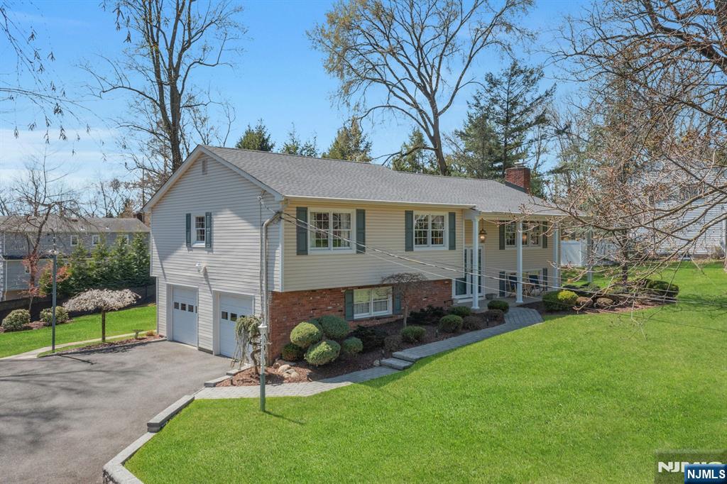 573 Dorchester Drive