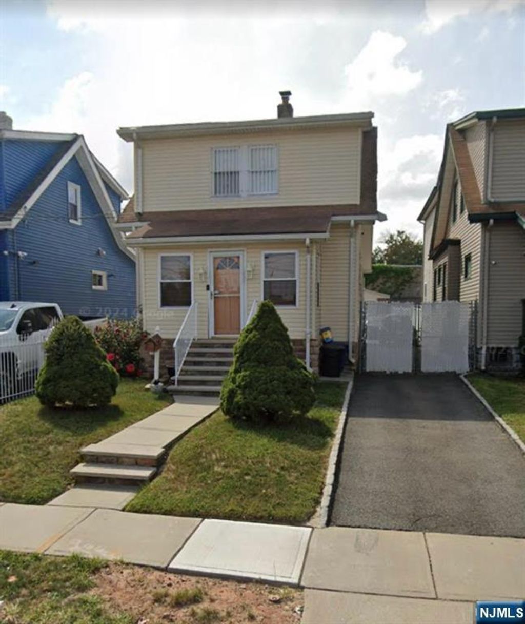 Photo of 11 Welland Avenue, Irvington, NJ 07111 (MLS # 26019714)